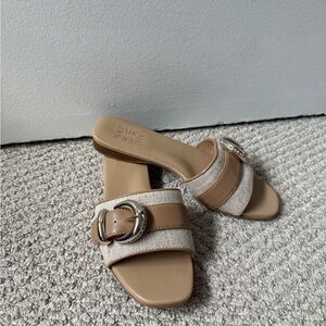 Naturalizer Tan and Cream Sandals Minimalist Design